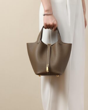 [에르메스] 피코탄 Lock 18cm Clemence/ Etoupe - Gold