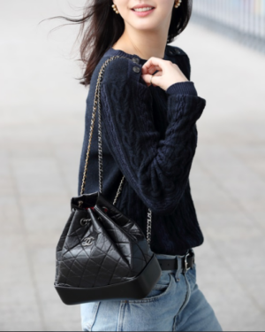 [샤넬] 가브리엘 백팩 스몰 크럼블드 카프스킨 블랙 A94485