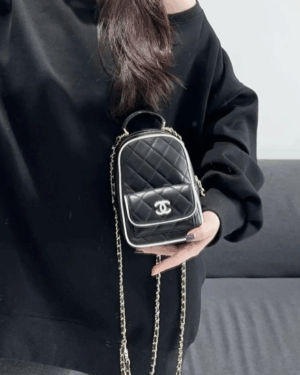 [샤넬] 미니 클래식 시즌 탑핸들 체인 백팩 블랙 AP4514