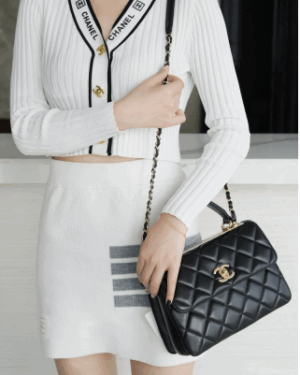 [베트남 출고] 샤넬 핸들 장식의 스몰 플랩백 A92236