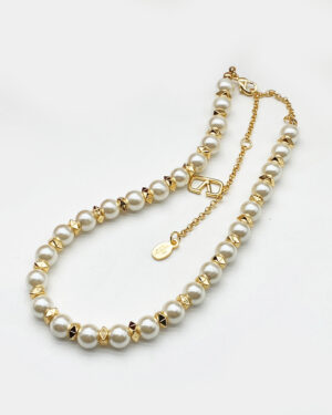 [발렌티노] V로고 시그니처 메탈 x 스와로브스키® 진주 비즈 초커