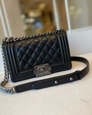 [샤넬] 스몰 보이 샤넬 캐비어 카프스킨 실버 A67085