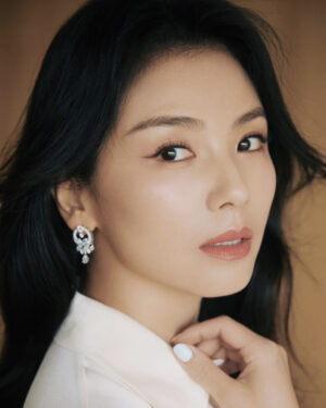 [그라프] 클래식 버터플라이 다이아몬드 쁘띠 이어링 RGE596