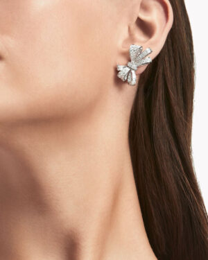 [그라프] 틸다의 보 클래식 다이아몬드 스터드 이어링 RGE1149