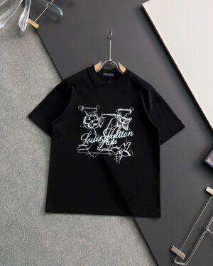 [루이비통] 그래픽 레터링 반팔 티셔츠 (2 COLORS)