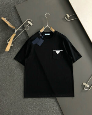 [프라다] 포켓 삼각로고 반팔 티셔츠 (2 COLORS)