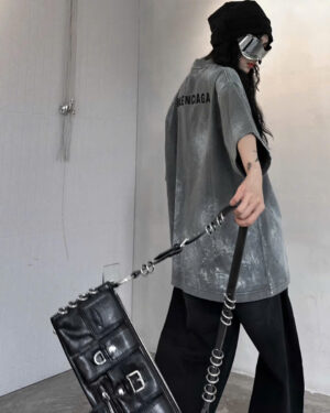 [발렌시아가] 백 미디엄 핏 티셔츠 그레이 764235TRVI88499