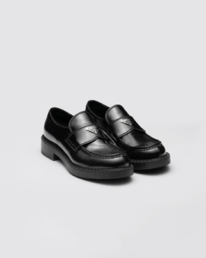 [프라다] 브러시드 레더 로퍼 2DE127