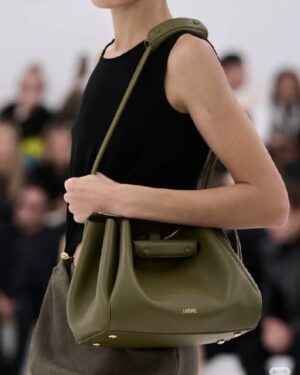 [로에베] 미디엄 마드리드 백 서플 카프스킨/올리브