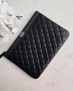 [샤넬] 보이 미디엄 클러치 A84406