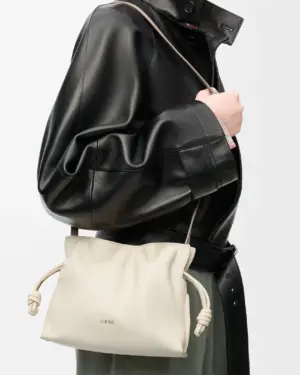 [로에베] 미니 플라멩코 클러치 나파 카프스킨 씨솔트 A411FC2X73