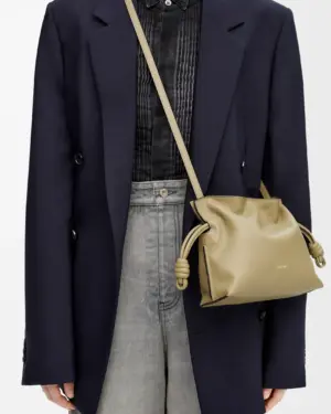 [로에베] 미니 플라멩코 클러치 나파 카프스킨 클레이 그린 A411FC2X73