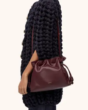 [로에베] 미디움 플라멩코 클러치 나파 카프스킨 다크 버건디 A411FC1XBF