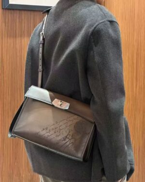 [벨루티] 에미오 스크리토 레더 메신저백