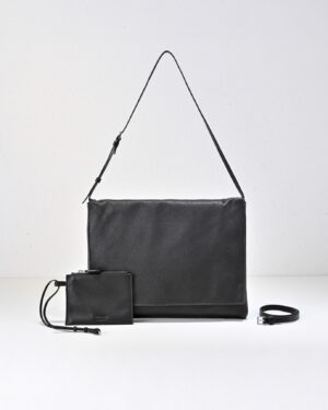 [더 로우] Nan 가죽 메신저 백