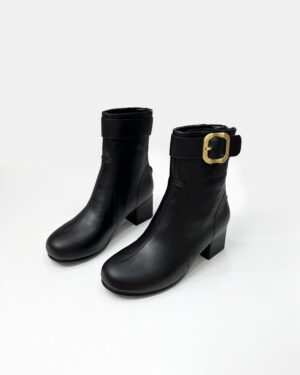 [미우미우] 버클 장식 나파 가죽 앵클 부츠