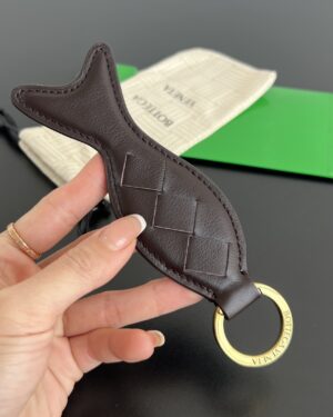 [ 보테가베네타] 인트레치아토 피쉬 키링 806109V2H