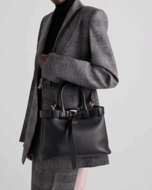 [프라다] 버클 벨트가 달린 스몰 가죽 핸드백 1BA434