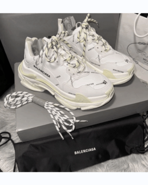 [발렌시아가] 올오버 로고 트리플 S 스니커즈 536737