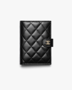 [샤넬] 클래식 여권지갑 AP3791