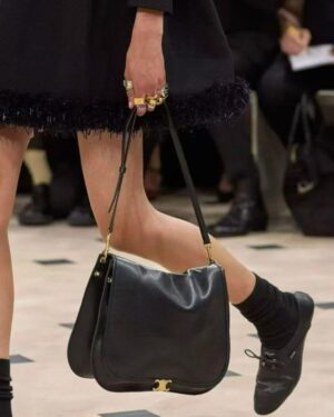 [셀린느] 소프트 트리옹프 베사체 - 서플 샤이니 램스킨 123632T88