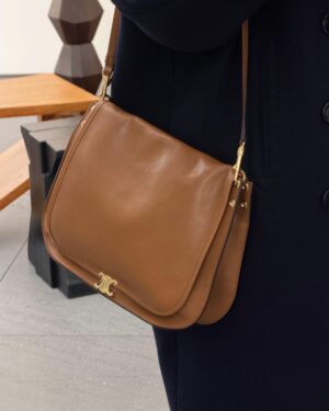 [셀린느] 소프트 트리옹프 베사체 - 서플 샤이니 램스킨 123632T88