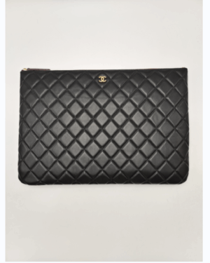 [샤넬] 클래식 클러치 라지 램스킨 블랙 금장 A82552