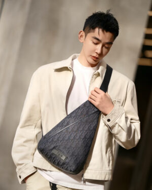 [디올] Dior Trek 지퍼 슬링백 1DTBO086DOL