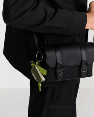 [디올] Dior Daily 미니 플랩 스트랩백 2ESCA598YNU