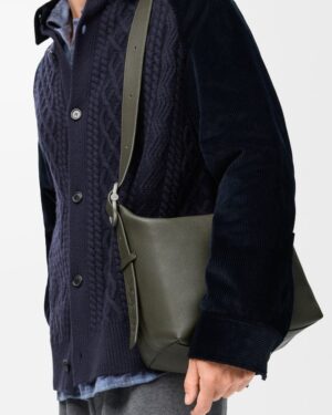 [로에베] 서플 그레인드 카프스킨 루프 호보 백